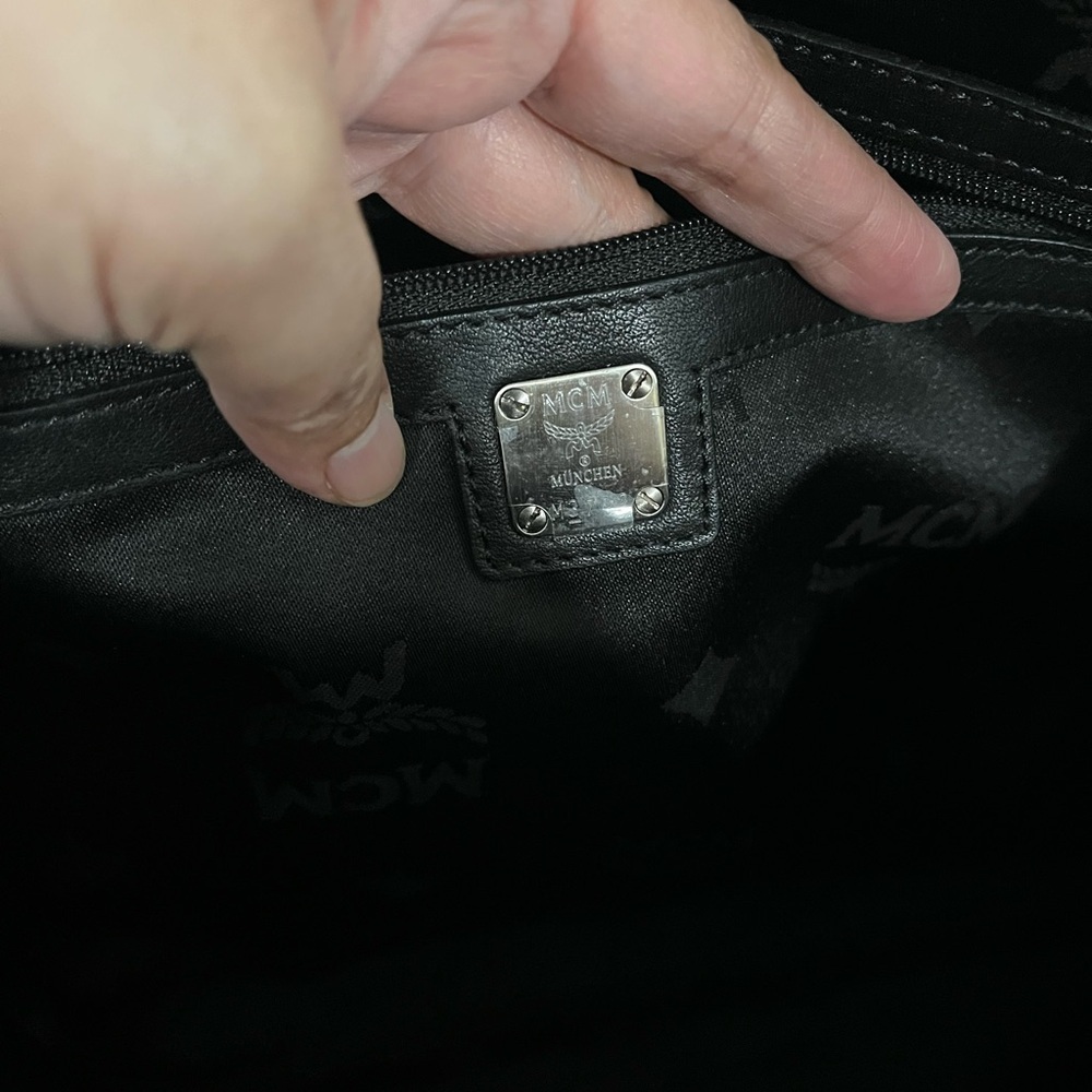 MCM BLACK VISETOS LION PRINCESS LAPTOP BAG - Picture 13 of 16